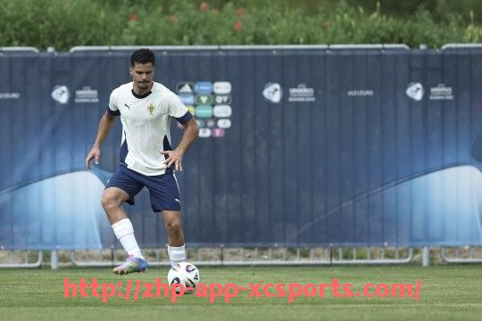 杏彩体育-火箭队2025新赛季球衣号码分配与换号信息